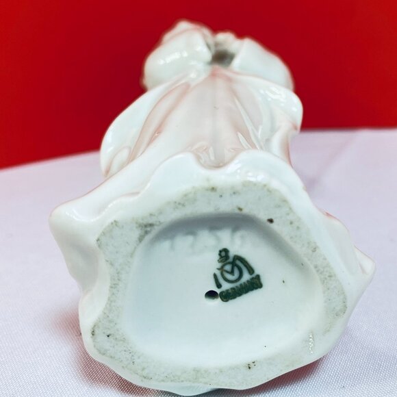 VNTG Metzler & Ortloff 7256 Germany Standing Praying Angel Porcelain 5" Figurine - Picture 2 of 8